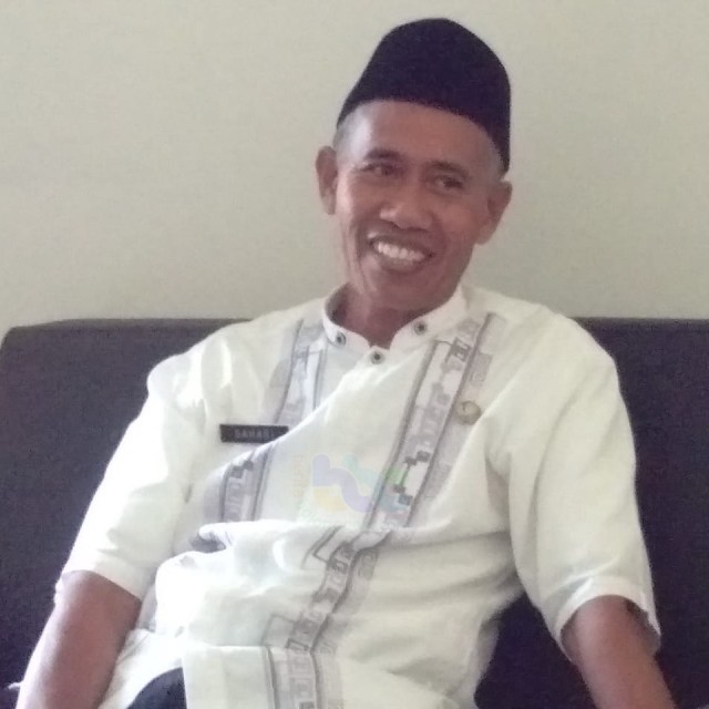Kepala Bagian Kesejahteraan Rakyat (Kesra) Setda Pemkab Bojonegoro, Drs Sahari MM, saat beri keterangan di kantornya. Jumat (03/07/2019)