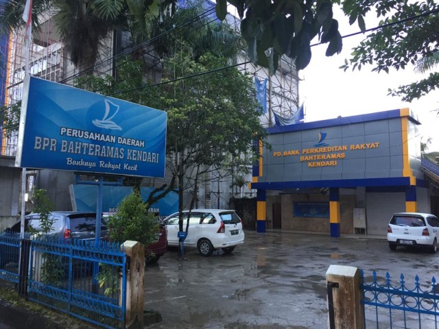 Salah satu Kantor BPR Bahteramas milik pemerintah yang akan segera dilebur. Foto: Indi/kendarinesia.