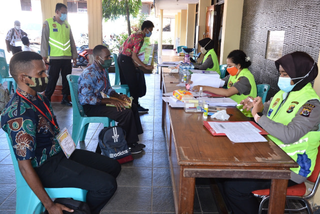 Pemeriksaan administrasi calon Taruna Akpol dan Tamtama di Polda Papua. (Dok Polda Papua)