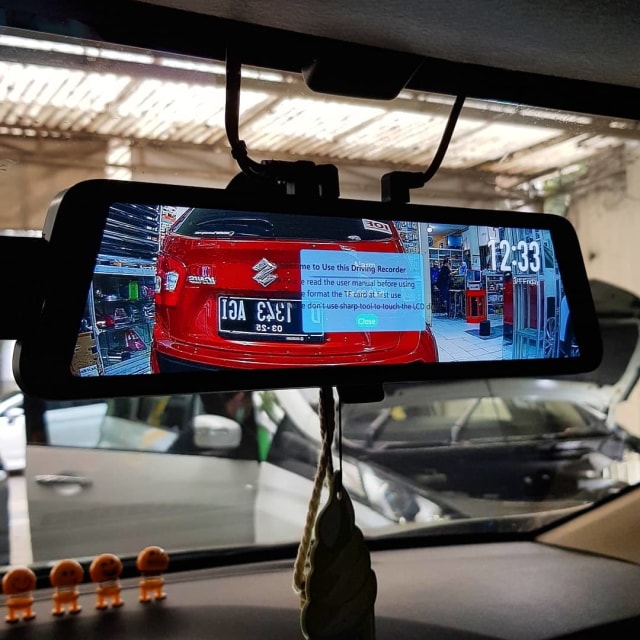 Spion pintar aftermarket dengan dashcam dan layar digital sentuh. Foto: dok. Tirta Jaya Variasi