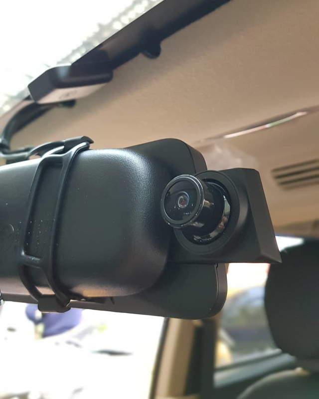 Spion pintar aftermarket dengan kamera dashcam. Foto: dok. TIrta Jaya Variasi