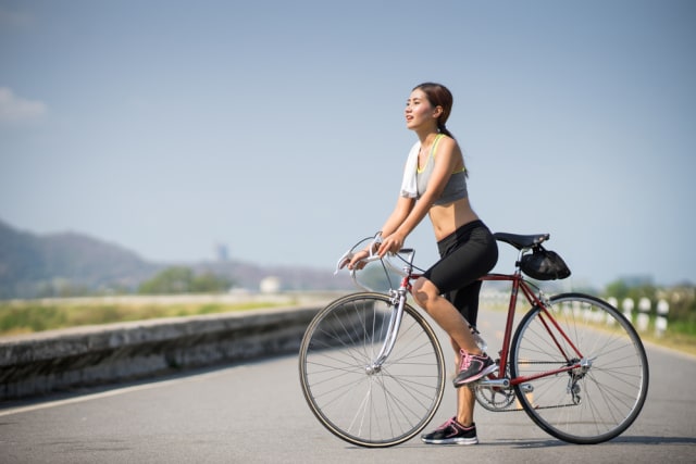 Menurunkn berat badan dengan bersepeda. Foto: Shutterstock