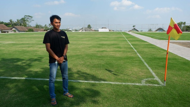 Gani Sadat anggota Karang Taruna Kepuharjo dan inisiator Kepuharjo Sport Center (KSC).
 Foto: Arfiansyah Panji Purnandaru/kumparan