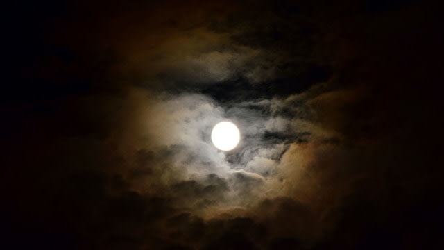 Ilustrasi bulan purnama. Foto: pixabay