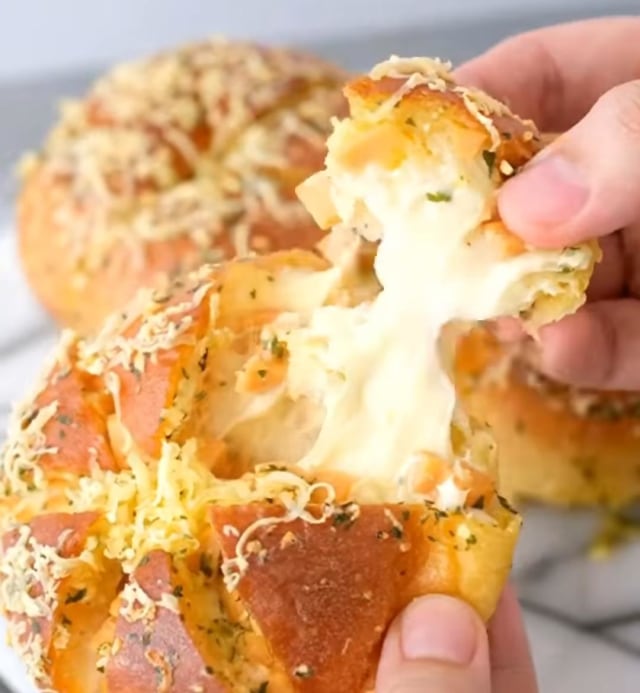 Korean Cheese Garlic Bread. Foto: Instagram @hungryfever