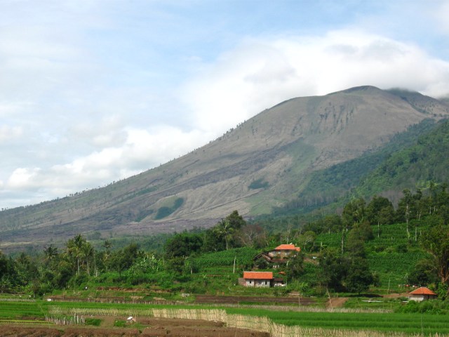 Gunung Guntur terletak di Garut, Jawa Barat. Dok: flickr