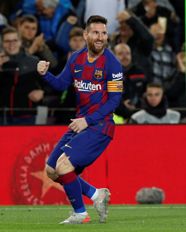 Messi bahagia, kok, bersama Barcelona. Foto: REUTERS/Albert Gea