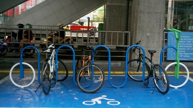 Sejumlah sepeda yang terparkir di stasiun MRT Cipete, Jakarta. Foto: Nugroho Sejati/kumparan