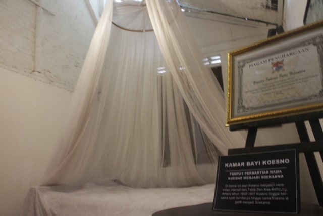 Kamar Presiden Sukarno semasa kecil di Desa Pojok, Kediri.