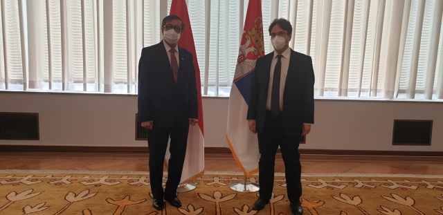 Menkumham Yasonna Laoly bersama Wakil Menteri Kehakiman Serbia Radomir Ilic di Beograd. (Foto: Kemenkumham)