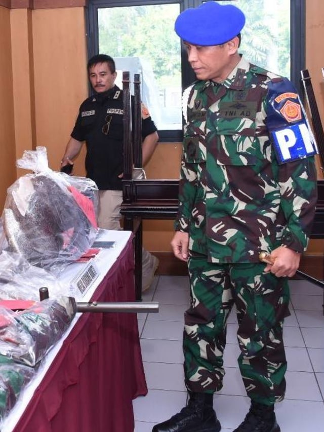 Suasana saat Komandan Puspom TNI menyerahkan berkas perkara pembunuhan anggota TNI ke Oditur Militer. Foto: Puspen TNI