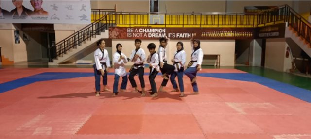 Tim Taekwondo Samarinda yang mengikuti kejuaraan E-Poomsae tahun 2020. | Foto: Karja/Titiantoro