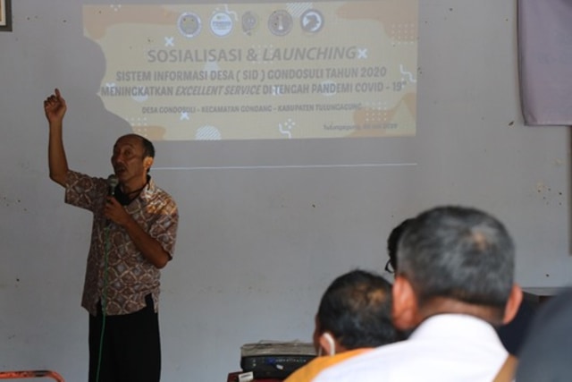 Sosialisasi Sistem Informasi Desa (SID) oleh Kepala Dinas Pemberdayaan Masyarakat dan Desa (DPMD) Kabupaten Tulungagung Drs. Eko Asistono, M.Si di Desa Gondosuli Kabupaten Tulungagung.