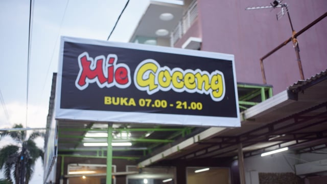 Salah satu outlet Mie Goceng yang berada di Jalan Singosari, Kelurahan Enggal, Kecamatan Enggal, Kota Bandar Lampung, Rabu (8/7) | Foto: Dimas Prasetyo/Lampung Geh