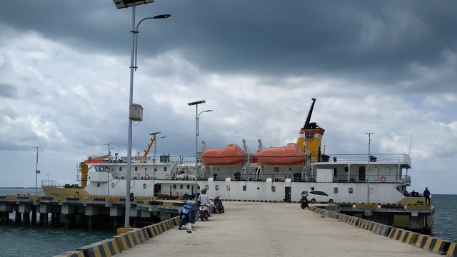 KM Sabuk Nusantara saat bersandar di salah satu pelabuhan di Kepri. Foto: Ismail/kepripedia.com