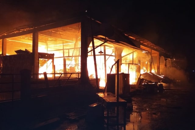 Pasar Inpres Lhokseumawe terbakar. Foto: Dok. BPBA