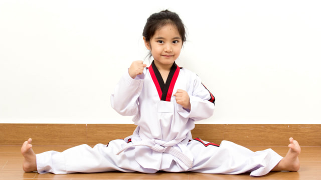 Ilustrasi mengembangkan bakat anak: anak belajar taekwondo. Foto: Shutter Stock