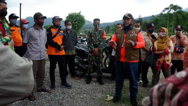 Badan Nasional Penanggulangan Bencana (BNPB) berkunjung ke sejumlah desa di Kabupaten Sleman, DI Yogyakarta yang berada di lereng Gunung Merapi. Foto: Arfiansyah Panji Purnandaru/kumparan