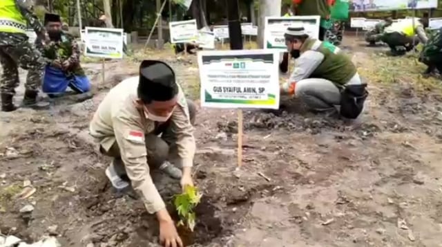 LPBI NU Cabang Bangil Tanam Ribuan Bibit Pohon Pepaya dan Pisang di Rembang