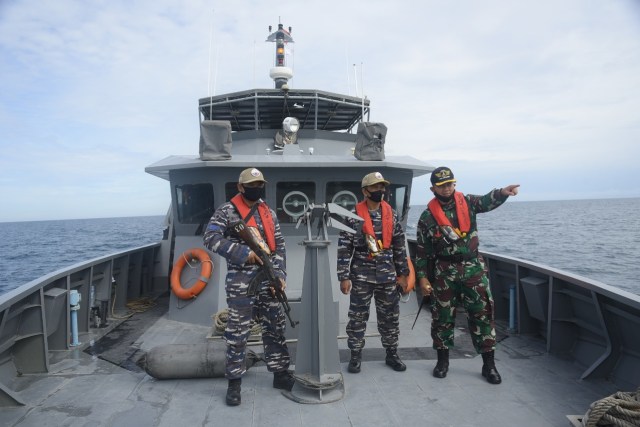 Pangkalan TNI AL Lhokseumawe saat melakukan patroli di perairan Selat Malaka menggunakan KAL Bireuen I-1-70, Kamis (9/7). Foto: Dok. Lanal Lhokseumawe