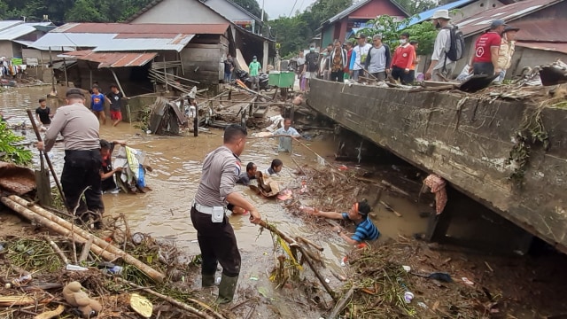 Banjir bandang Kalimatan Barat. Foto: Agus Alfian/Antara