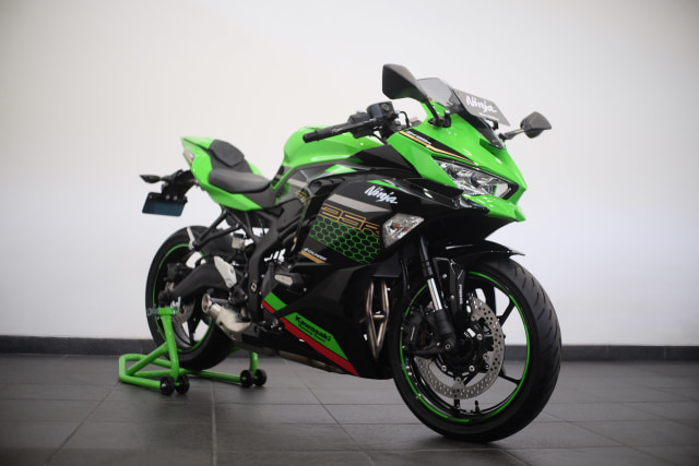 Foto: Lebih Dekat dengan Kawasaki Ninja ZX 25R (50419)