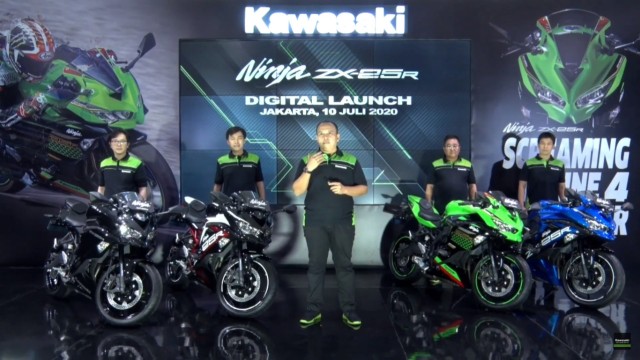 Kawasaki Ninja ZX 25 resmi meluncur secara virtual pada Jumat (10/7). Foto: Kawasaki Indonesia/Youtube
