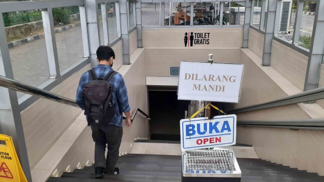 Toilet mewah gratis di Titik Nol KM Yogyakarta yang memiliki fasilitas bintang 5. Foto: Arfiansyah Panji Purnandaru/kumparan