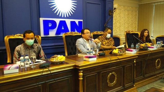 Peluncuran Buku “Menghadang Corona: Advokasi Publik di Masa Pandemik” Karya: Dr. Saleh Partaonan Daulay. Foto: DPP PAN