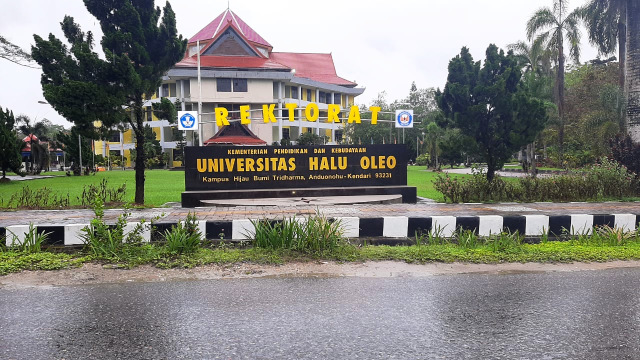 Gedung Rektorat Universitas Halu Oleo. Foto: Geraldy Rakasiwi/kendarinesia.