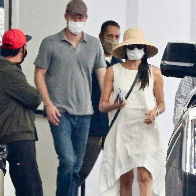 Pangeran Harry dan Meghan Markle tampil santai. Foto: Instagram/@royally.sussex