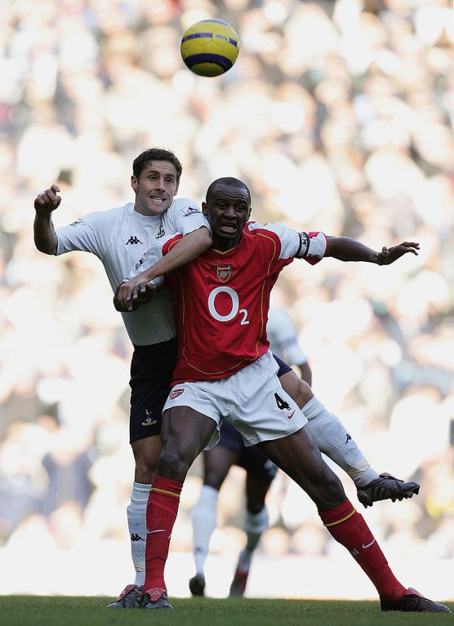 Arsip foto pertandingan Tottenham Hotspur vs Arsenal 13 November 2004. Foto: Getty Images