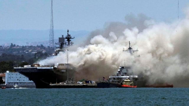 Ledakan Picu Kebakaran Terjadi di Kapal Perang AS, 11 Prajurit Terluka (2)