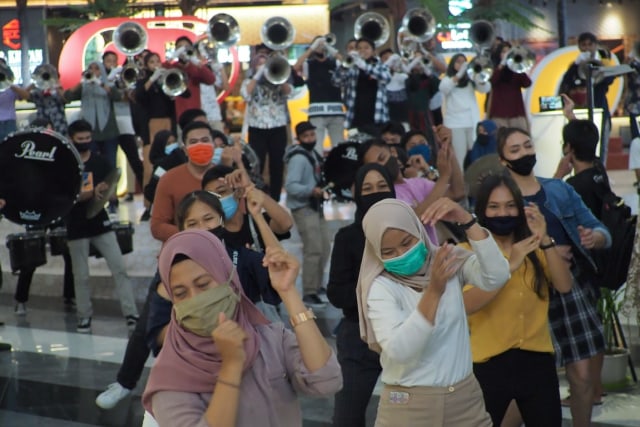 Flashmob di Grand Batam Mall, Minggu (12/7). Foto: Rega/kepripedia.com 