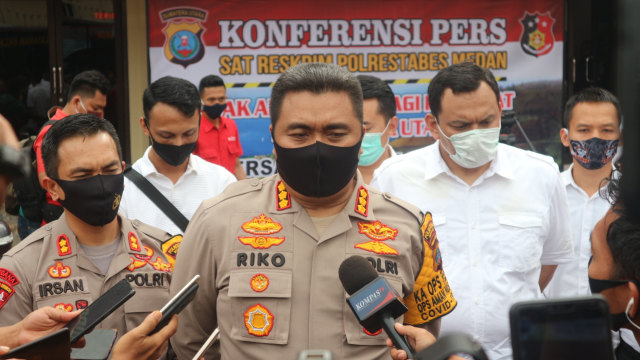Kapolrestabes Medan Kombes Riko Sunarko saat memberikan keterangan kepada wartawan. Foto: Rahmat Utomo/kumparan