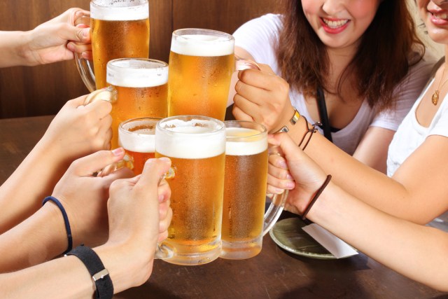 Tradisi minum alkohol di Jepang Foto: Shutter stock 