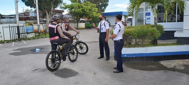 Patroli sepeda Polres Biak Numfor. (Dok: Polda Papua)
