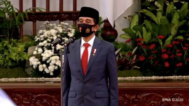 Presiden Joko Widodo saat memimpin Praspa Perwira TNI dan Polri 2020 secara virtual di Istana Presiden, Selasa (14/7/2020). Foto: BPMI