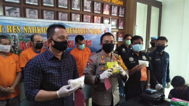  Wakapolrestabes Medan AKBP Irsan Sinuhaji memaparkan kasus narkoba jenis sabu. Foto: SumutNews