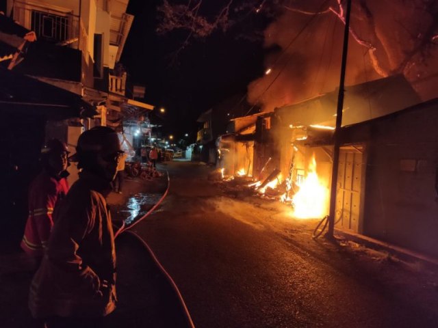 Kebakaran Pasar Sukorejo, Bara Api Awal Terlihat Ada di Belakang Kios Sepeda