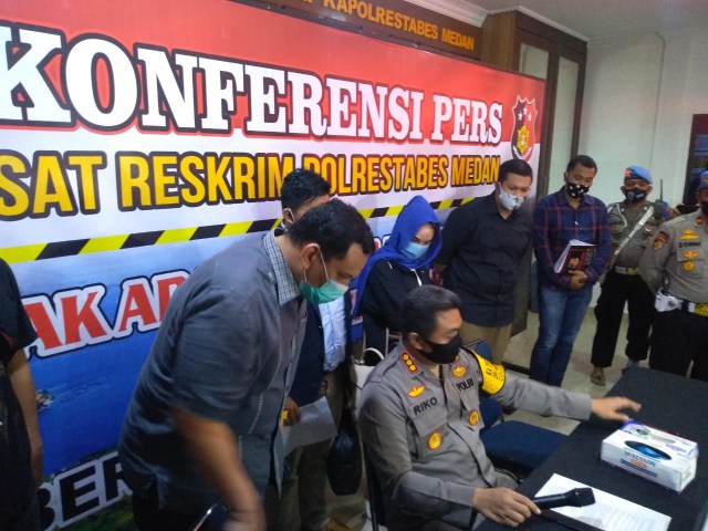 Kapolrestabes Medan Kombes Riko Sunarko saat konferensi pers di Mapolrestabes Medan. Foto: SUMUTNEWS