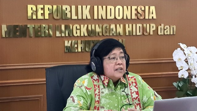 Menteri LHK Siti Nurbaya Bakar menjadi pembicara dalam diskusi panel secara online, yang digelar Chatam House, lembaga internasional berbasis di London. Foto: KLHK
