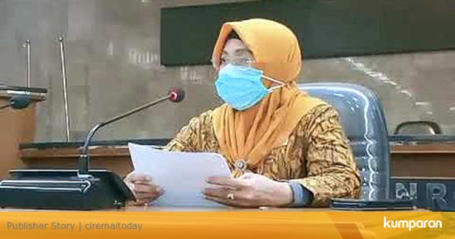 Ketua DPRD Kota Cirebon, Affiati saat menyampaikan klarifikasi terkait insiden dihapusnya kata 'Khilafah' saat ikrar setia NKRI dan Pancasila. (Foto: Capture Channel YouTube Ciremaitoday)