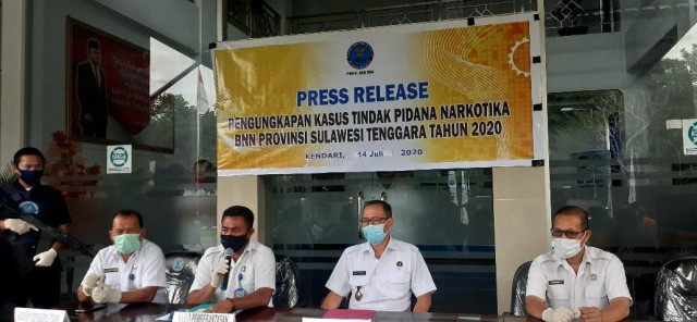 Press release tindak pidana pengungkapan kasus narkoba di BNNP Sultra. Foto: Geraldy Rakasiwi/kendarinesia.