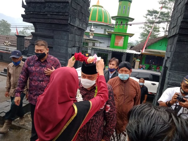 Bupati Malang, Muhammad Sanusi saat tiba di Desa Tulungrejo, Kecamatan Ngantang, Kabupaten Malang.
