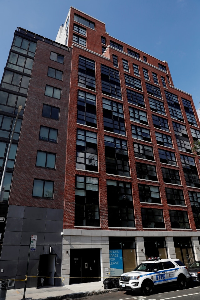 265 Houston Street, tempat Fahim Saleh ditemukan tewas di gedung apartemen di New York City, New York, AS, (15/7). Foto: Shannon Stapleton/REUTERS