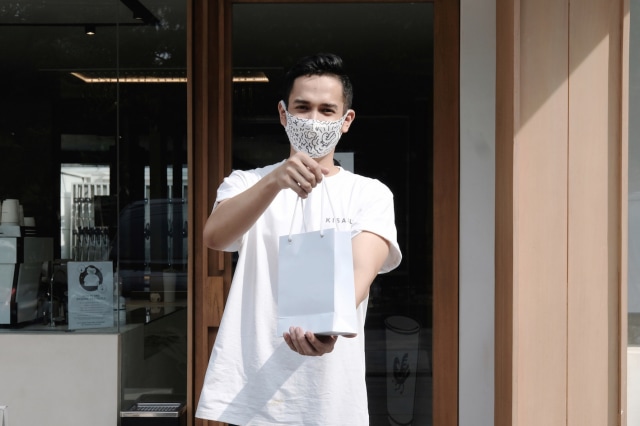 Protokol Baru, Kedai Kopi Kisaku Milik Raline Shah Sarankan Pembeli Bawa Tumbler (532061)
