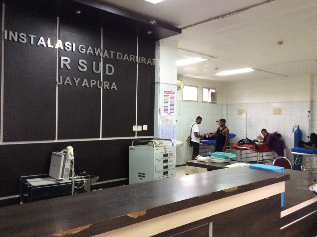 Suasana di IGD RSUD Dok II Jayapura. (BumiPapua.com/Katharina)