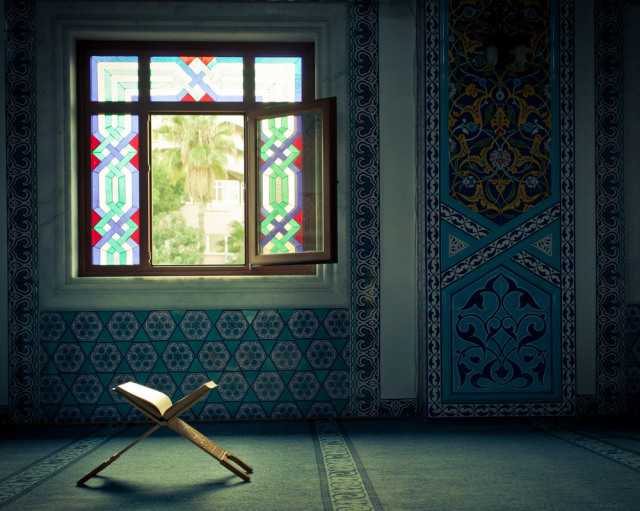 Ilustrasi Al-Quran, kitab suci umat Islam.  Foto: Shutterstock