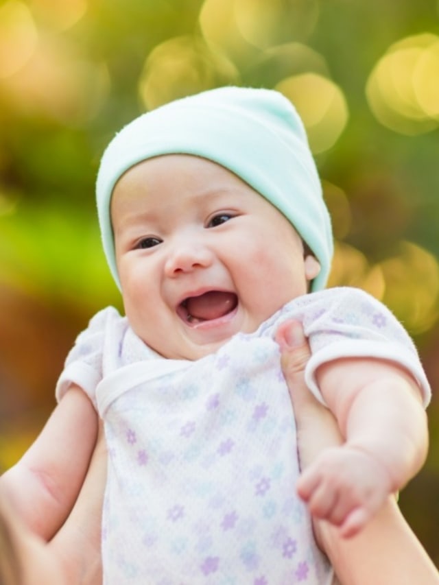 Tumbuh kembang bayi harus dipantau Foto: Shutterstock